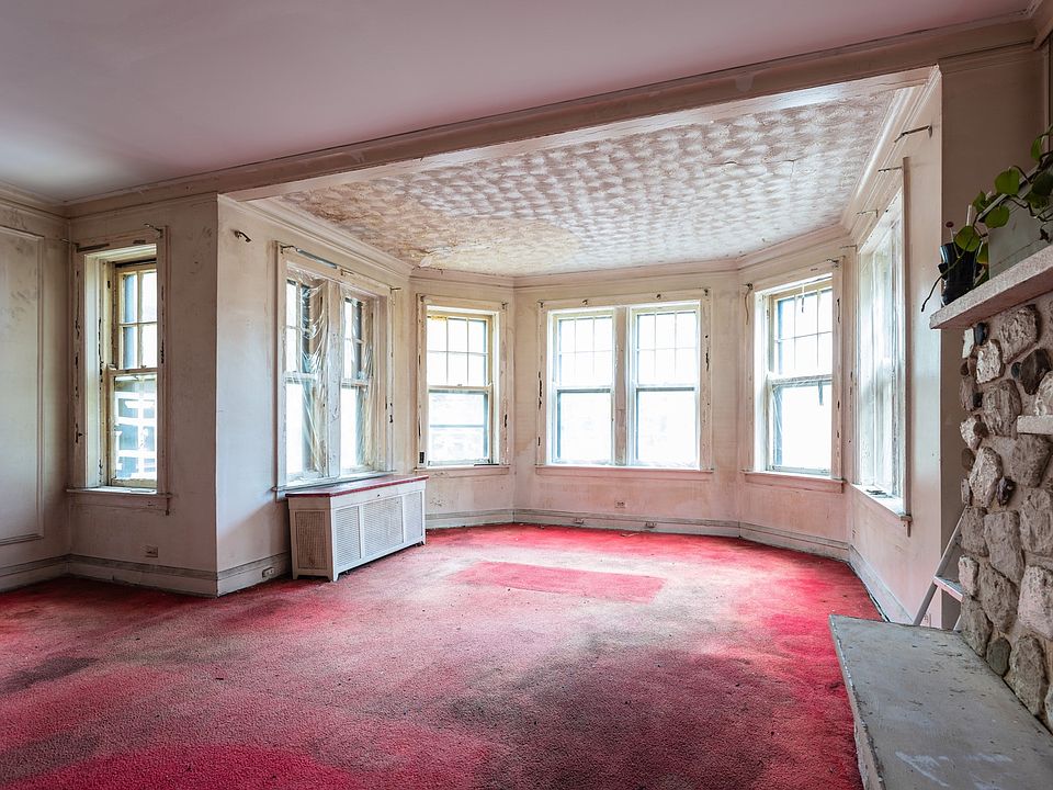 2nd image of 7010 E S Oglesby Ave #2F