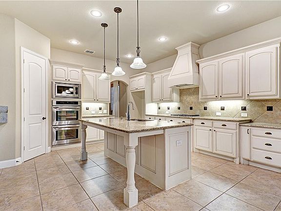 3rd image of 1608 Summer Oaks Dr