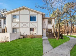 584 Blue Ridge Dr, Medford, NY 11763