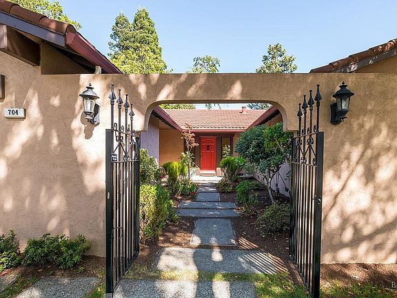2nd image of 704 Sutro Avenue
