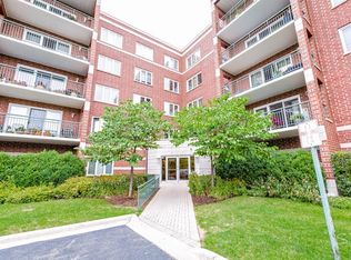 5255 N Riversedge Ter, Chicago, IL 60630