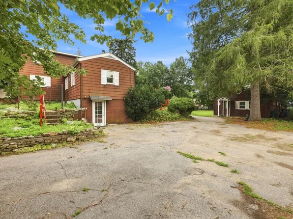 66 Charlton St, Oxford, MA 01540