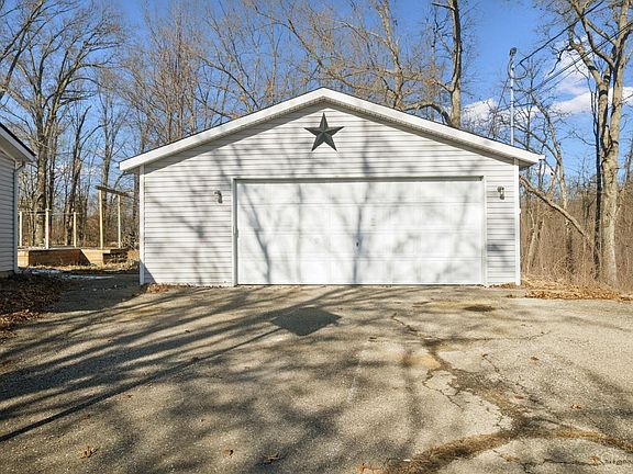 3rd image of 16573 Pine Valley Dr