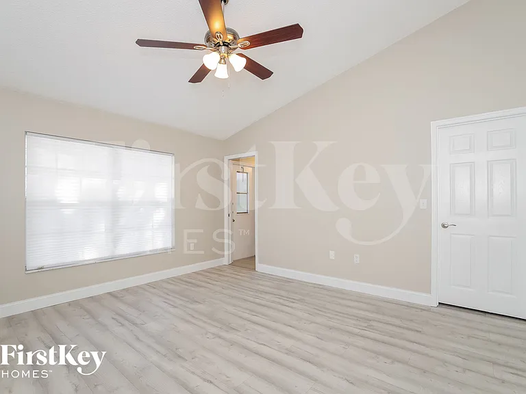 429 Hanging Moss Rd — Photo 8