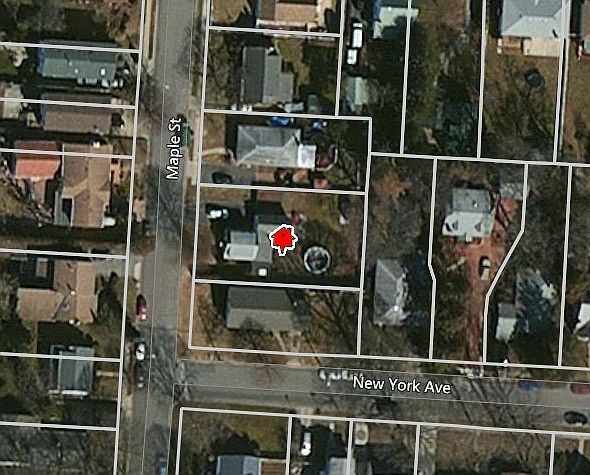 2nd image of 2121 Maple St