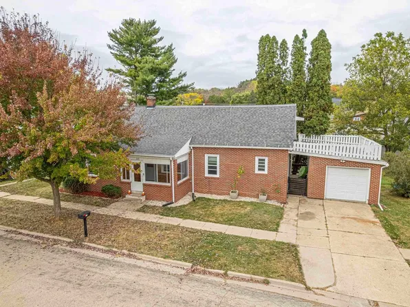 512 4th Avenue, New Glarus, WI 53574