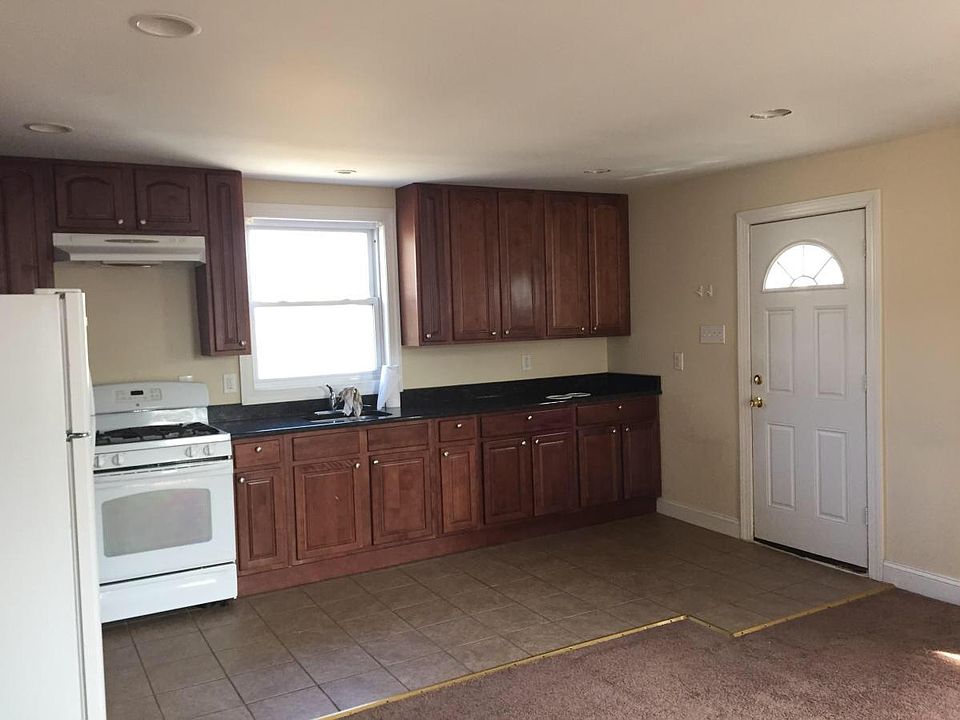 2nd image of 27 N Maple Ave #3
