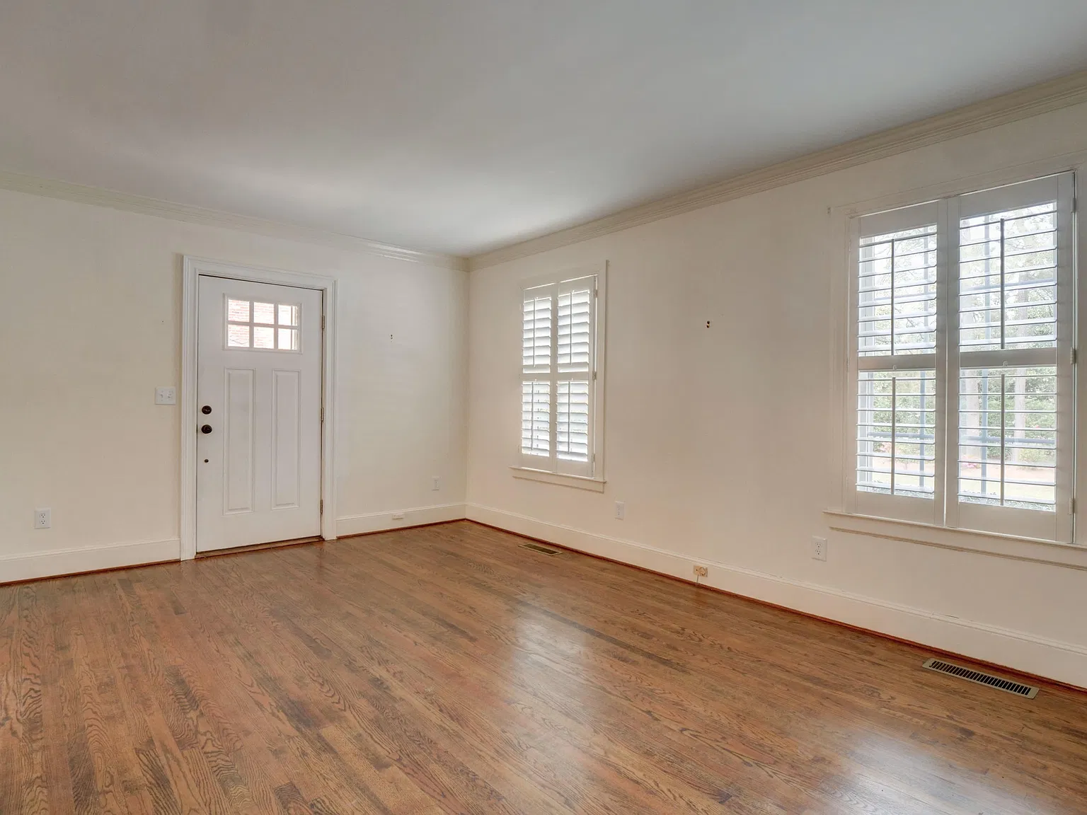 3 bed, 2.5 bath, $2,100 — Photo 2