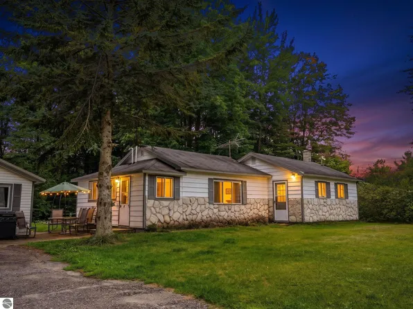 3433 W Cutcheon Rd, Lake City, MI 49651