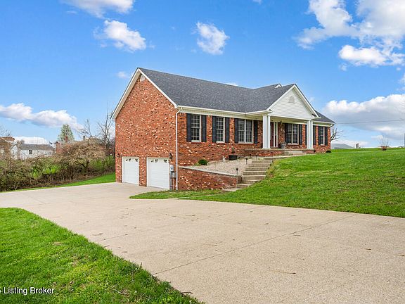 3rd image of 1001 Riverbrooke Dr
