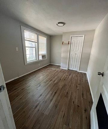 4th image of 139 Surrey Ave