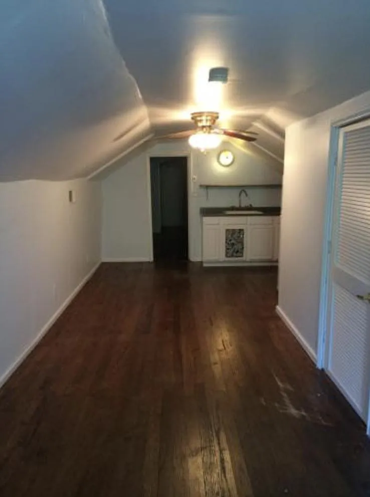 1 bed, 400 sqft, $950 — Photo 1