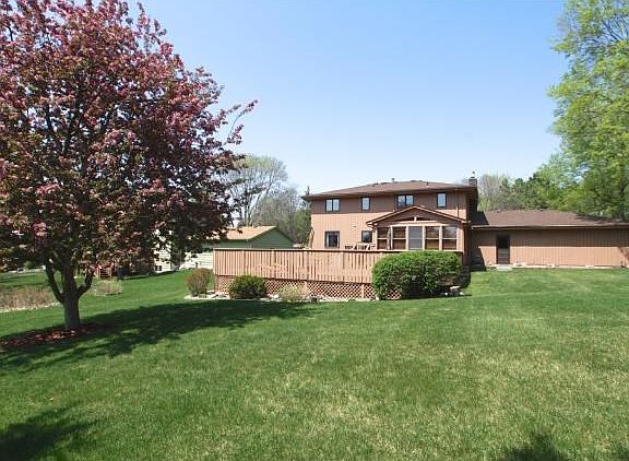 Beautiful landscaped yard with a sprinkler system in a quiet, attractive neighborhood within minutes of freeway access.