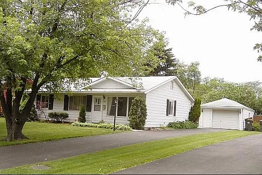 506 Poplar Ln photo 1
