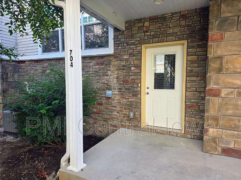 2 bed, 2.5 bath, 1144 sqft, $1,675 — Photo 2