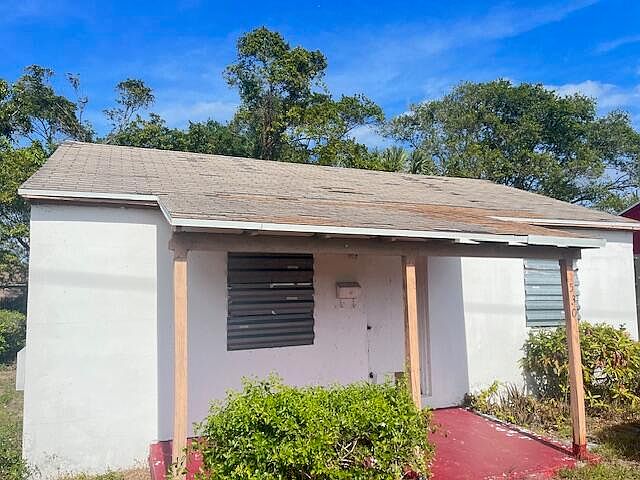 2nd image of 530 W 1st Street