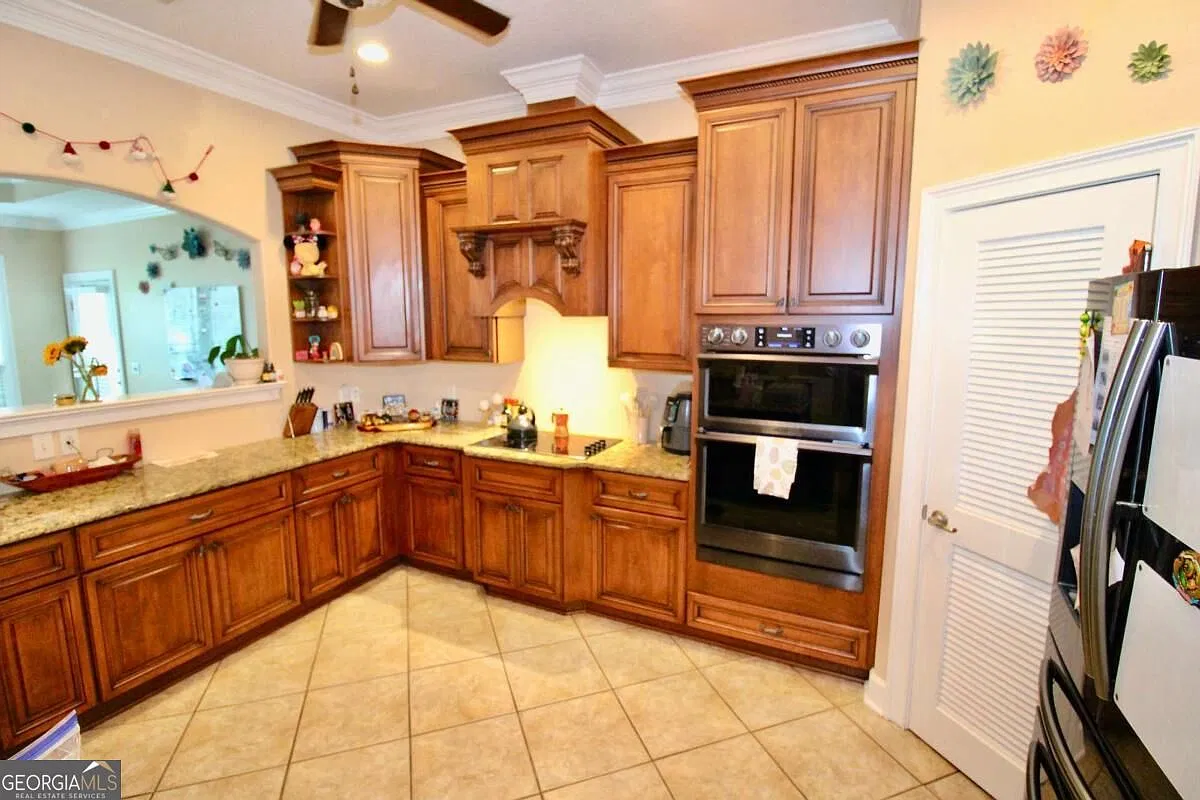 3 bed, 3.0 bath, 2341 sqft, $2,300 — Photo 4