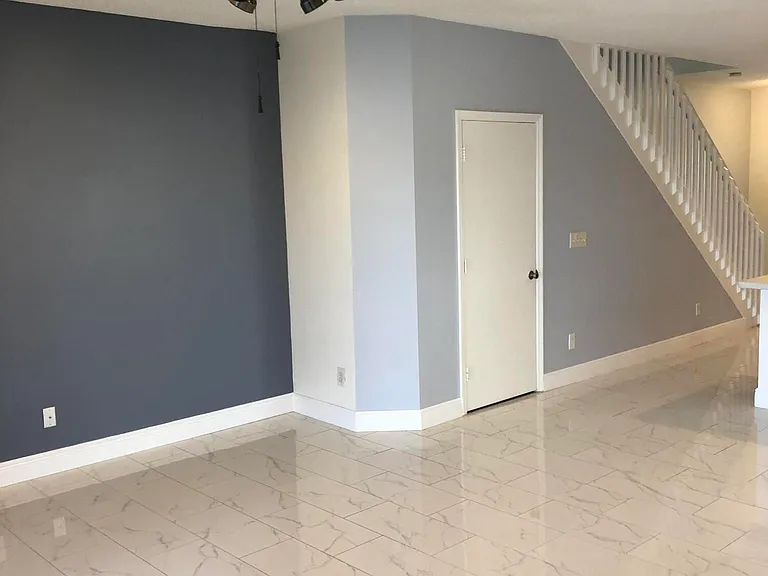 401 SW 120th Ave — Photo 16