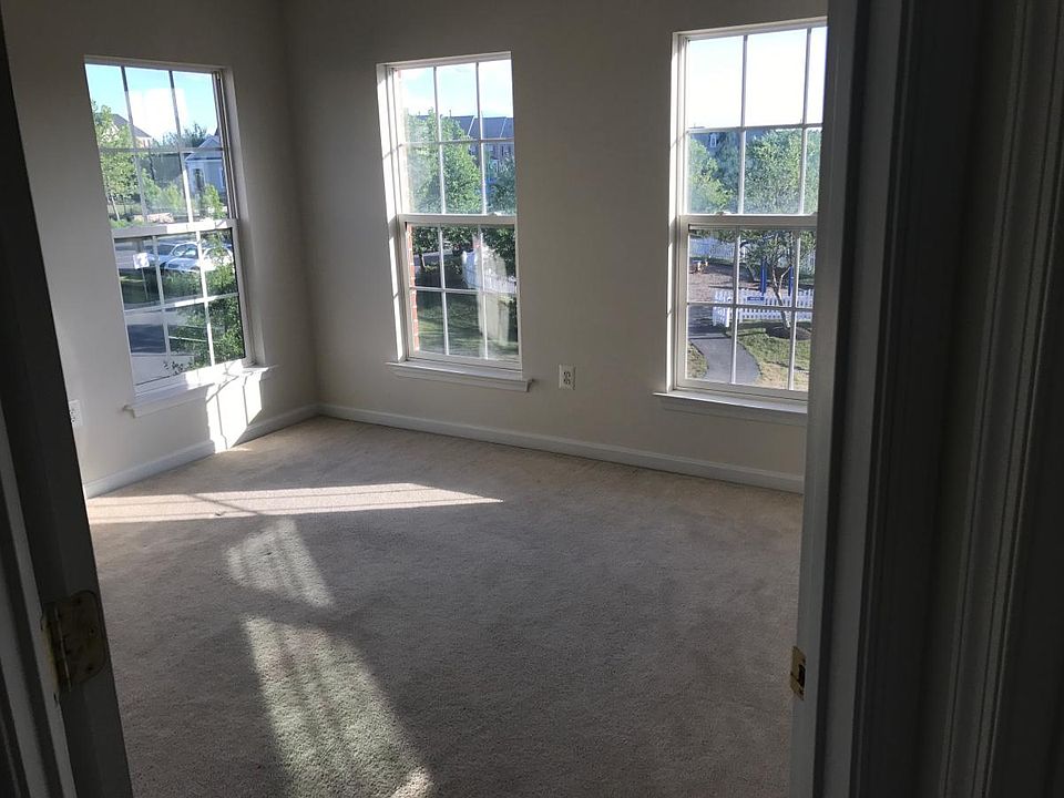 1st image of 23049 Birch Mead Rd