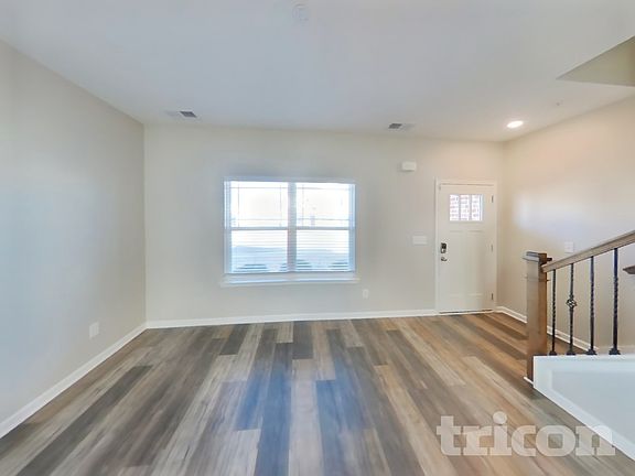 4th image of 383 Middleton Ln
