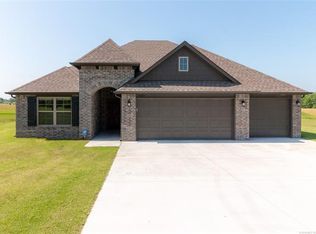 10082 E 445 Rd, Claremore, OK 74017