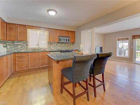 5th image of 27 Olivewood Way