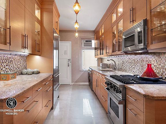 4th image of 975 Park Ave #15C