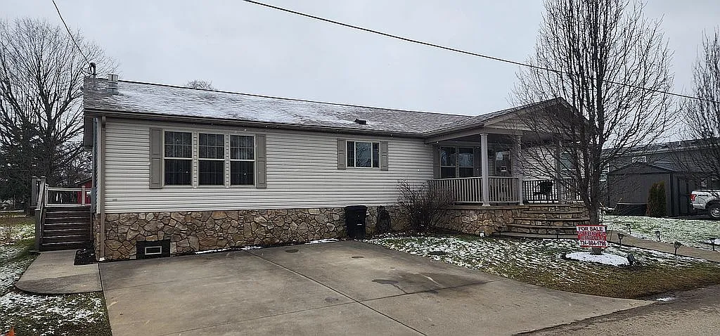 571 Liberty St photo 1