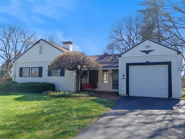 200 Ambergate Rd, Syracuse, NY 13214