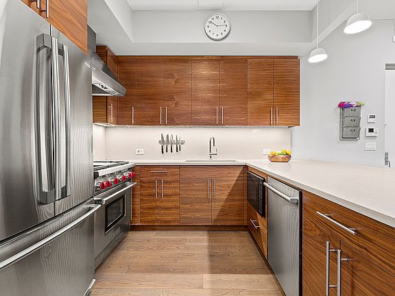 4th image of 133 Mulberry St Frnt A