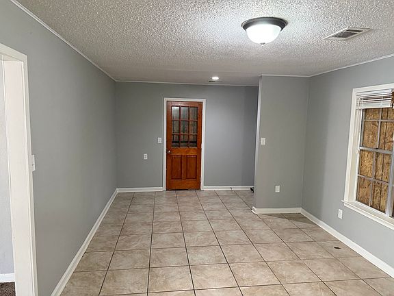 5th image of 2521 Saint Elmo Ave