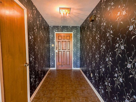 2nd image of 1813 Laura Ln