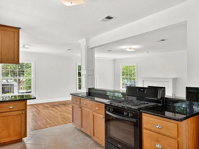 2506 Hillview Rd — Photo 12