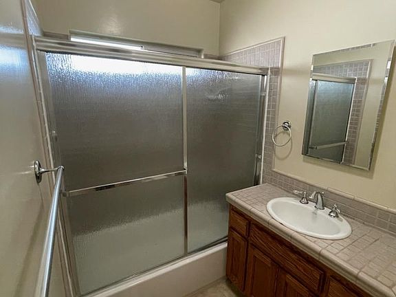 4th image of 4481 Chevy Chase Dr #5