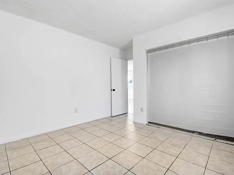 4039 Lorraine Dr #5 — Photo 14