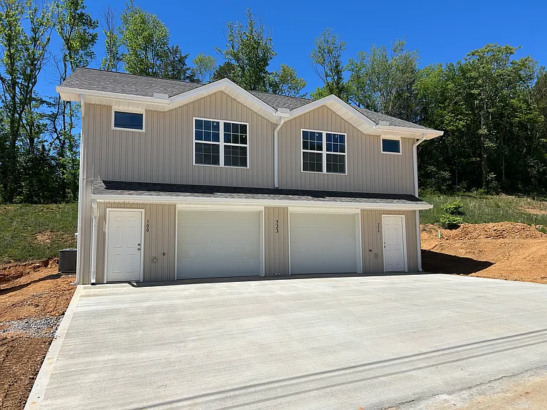 323 Keswick Dr #100 — Photo 2
