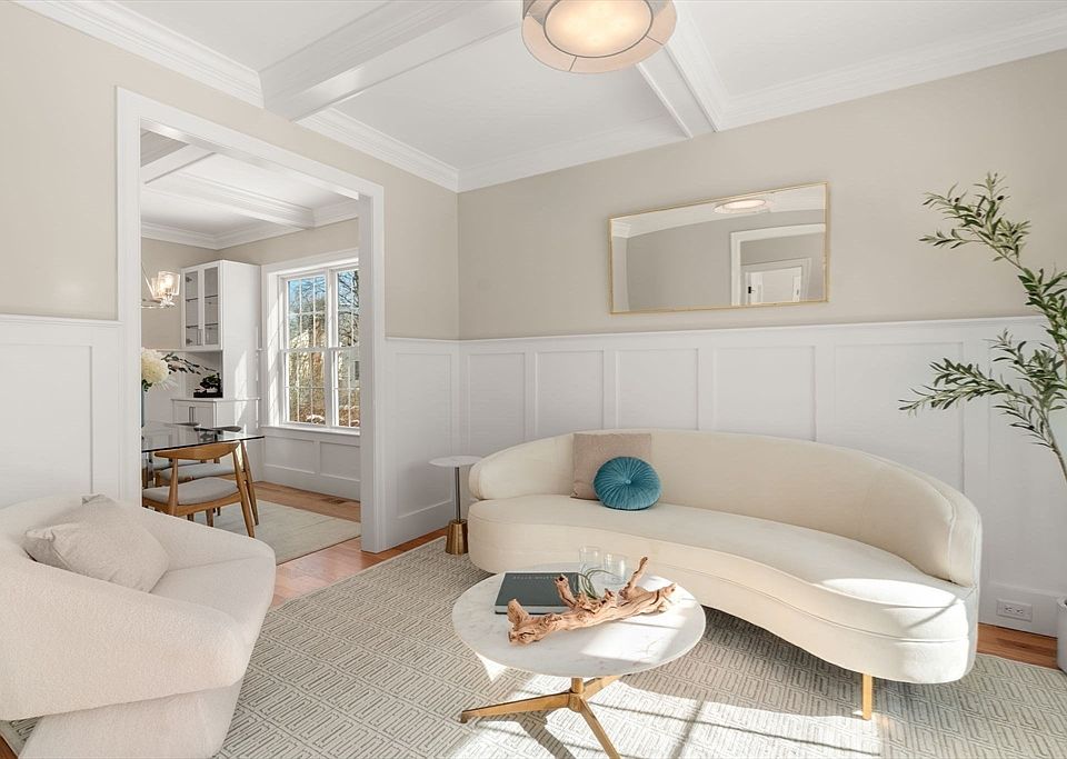 1st image of 211 Florence Ave