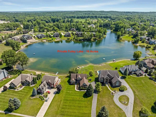 4470 Coastal Pkwy, White Lake, MI 48386