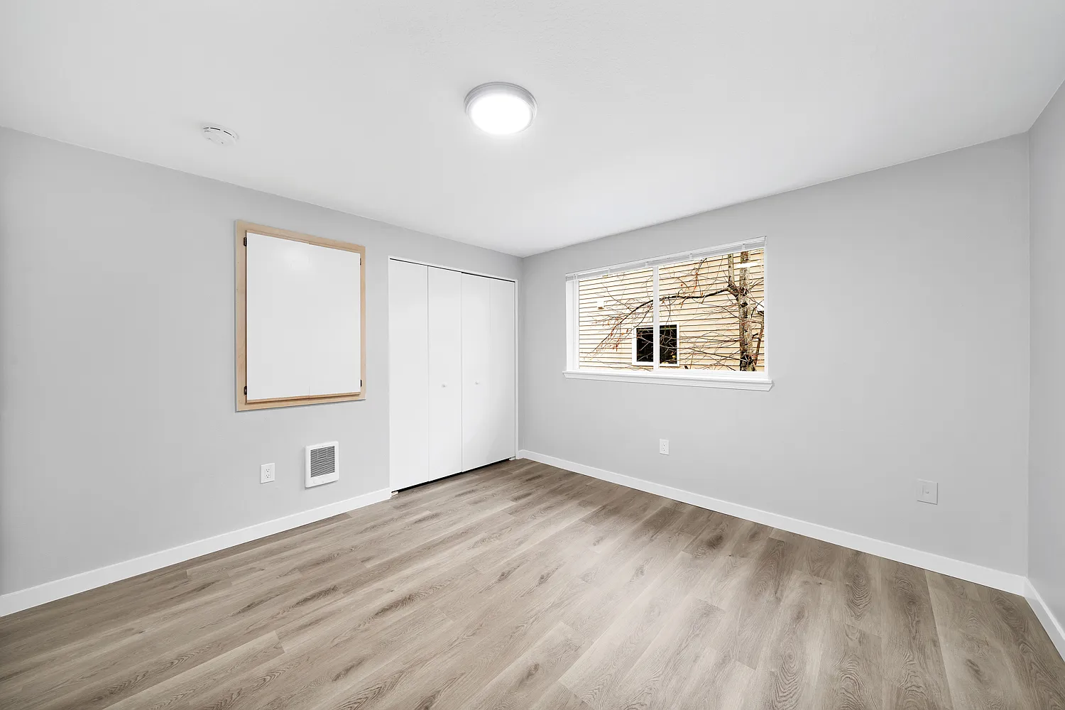 3 bed, 1.5 bath, 1100 sqft, $2,295 — Photo 2