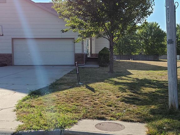 2nd image of 916 N Cedar Point Cir