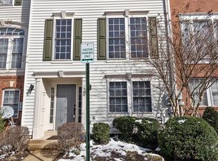 906 Harrison Cres, Alexandria, VA 22304