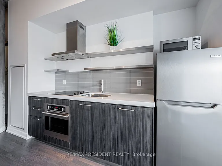 560 King St W #1005 — Photo 6