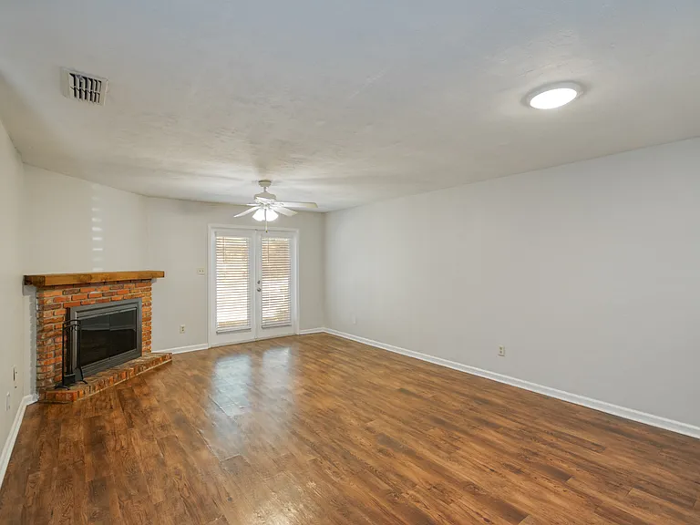 Edgewood Villas @ Midtown — Photo 10