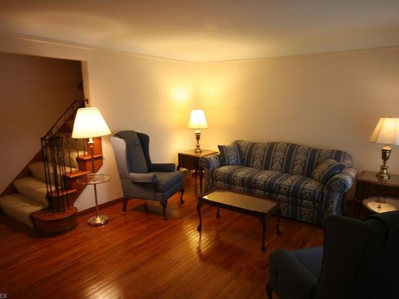 3rd image of 330 E 271st St