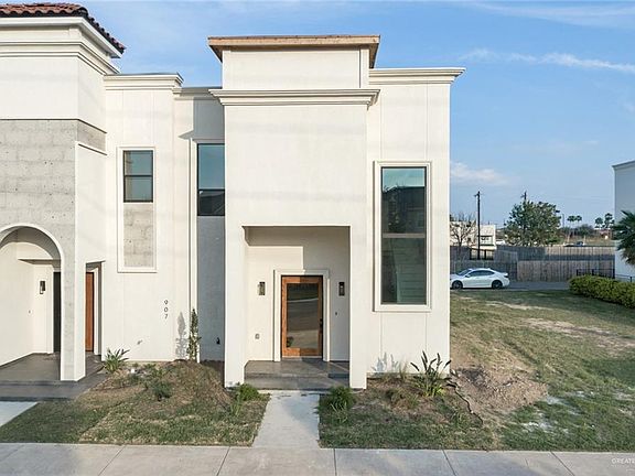 2nd image of 909 Santa Lucia Dr