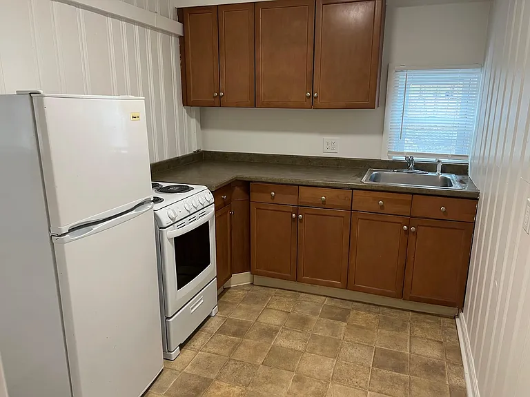 815 Frenchtown Rd — Photo 3