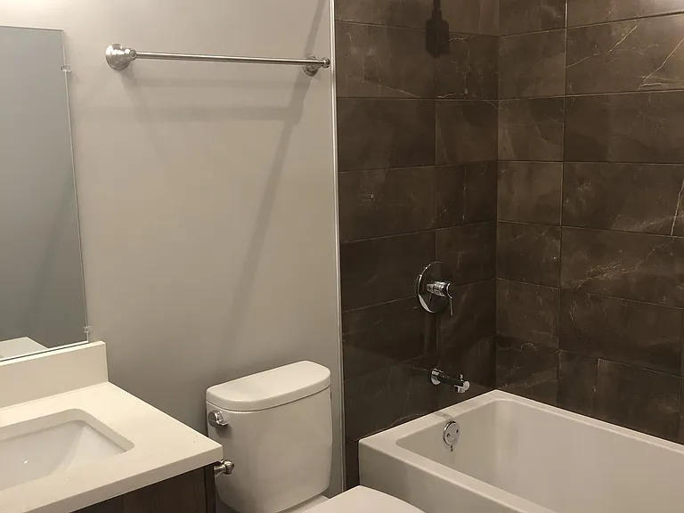 1836 W Augusta Blvd — Photo 14