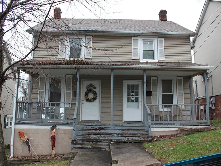 318 E Hazel St — Photo 1