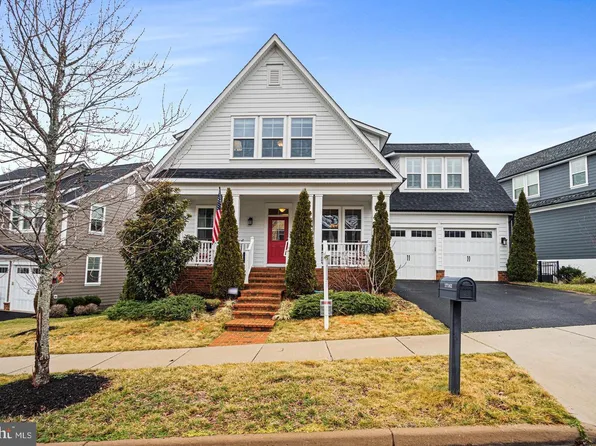 17141 Gullwing Dr, Dumfries, VA 22026