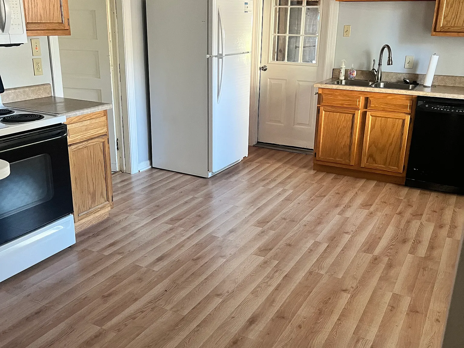 2 bed, 880 sqft, $1,450 — Photo 2